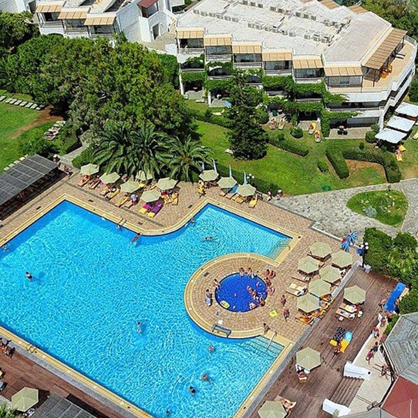 apollonia-resort-teren-hotelu-basen-1031455608-600-600