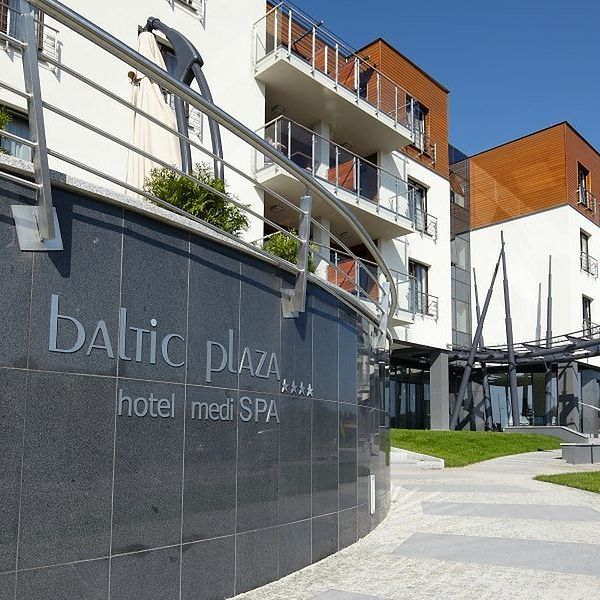 baltic-plaza-medi-spa-budynek-glowny-teren-hotelu-842411095-600-600