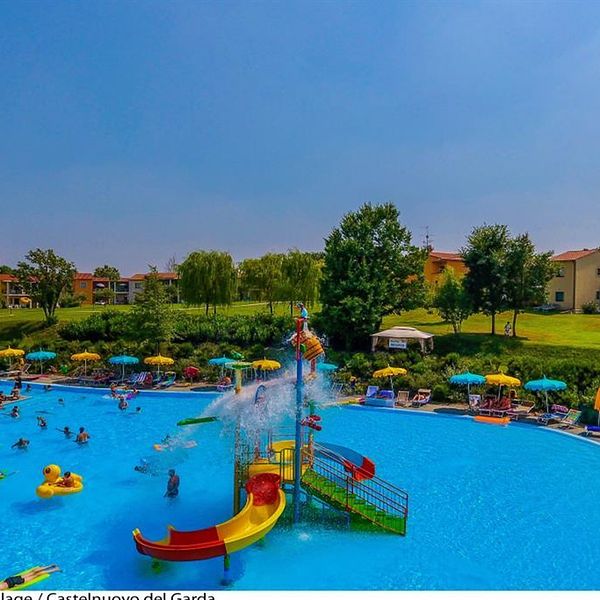 belvedere-village-teren-hotelu-basen-dla-dzieci-1000971637-600-600