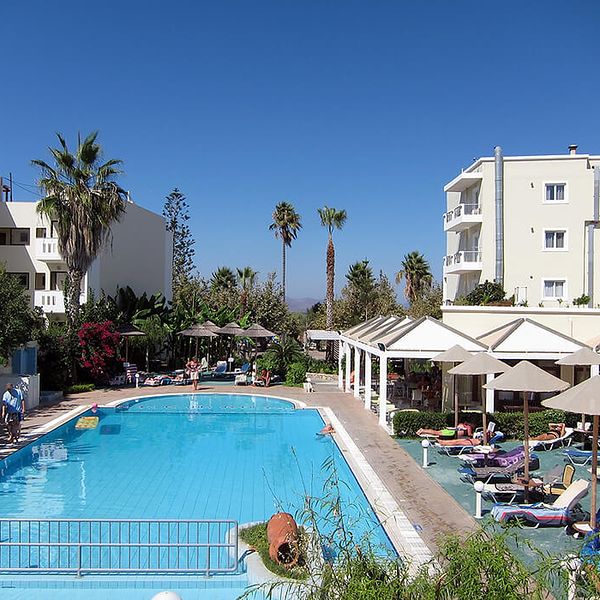 kos-teren-hotelu-basen-825658431-600-600