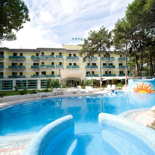 mediterraneo-lignano-sabbiadoro-basen-847301801-600-600