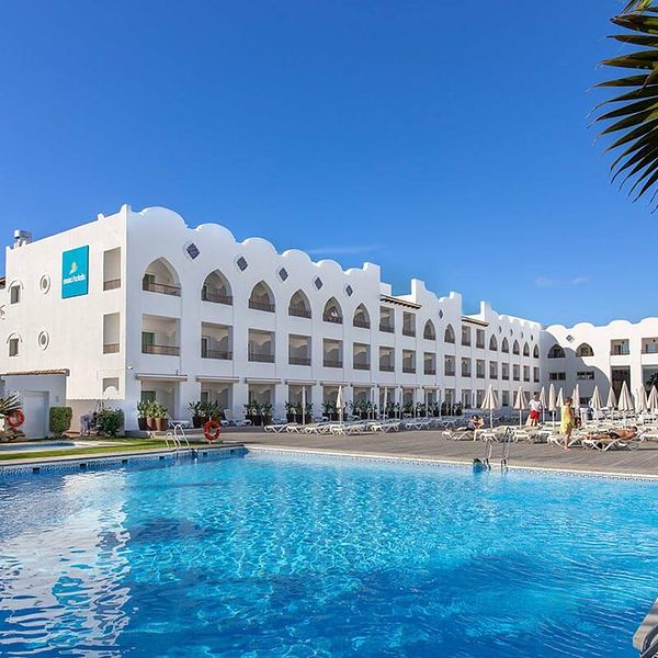 riu-puerto-marina-obiekt-teren-hotelu-basen-1000973071-600-600