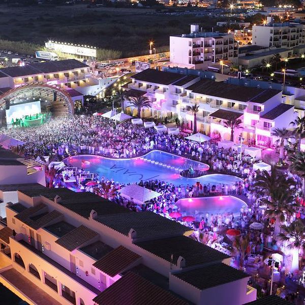 ushuaia-ibiza-beach-1208042869-600-600