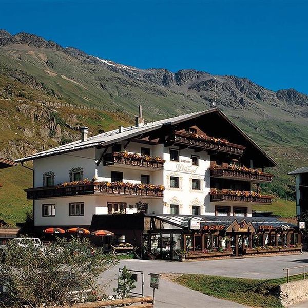 weisskugel-obiekt-teren-hotelu-843158383-600-600