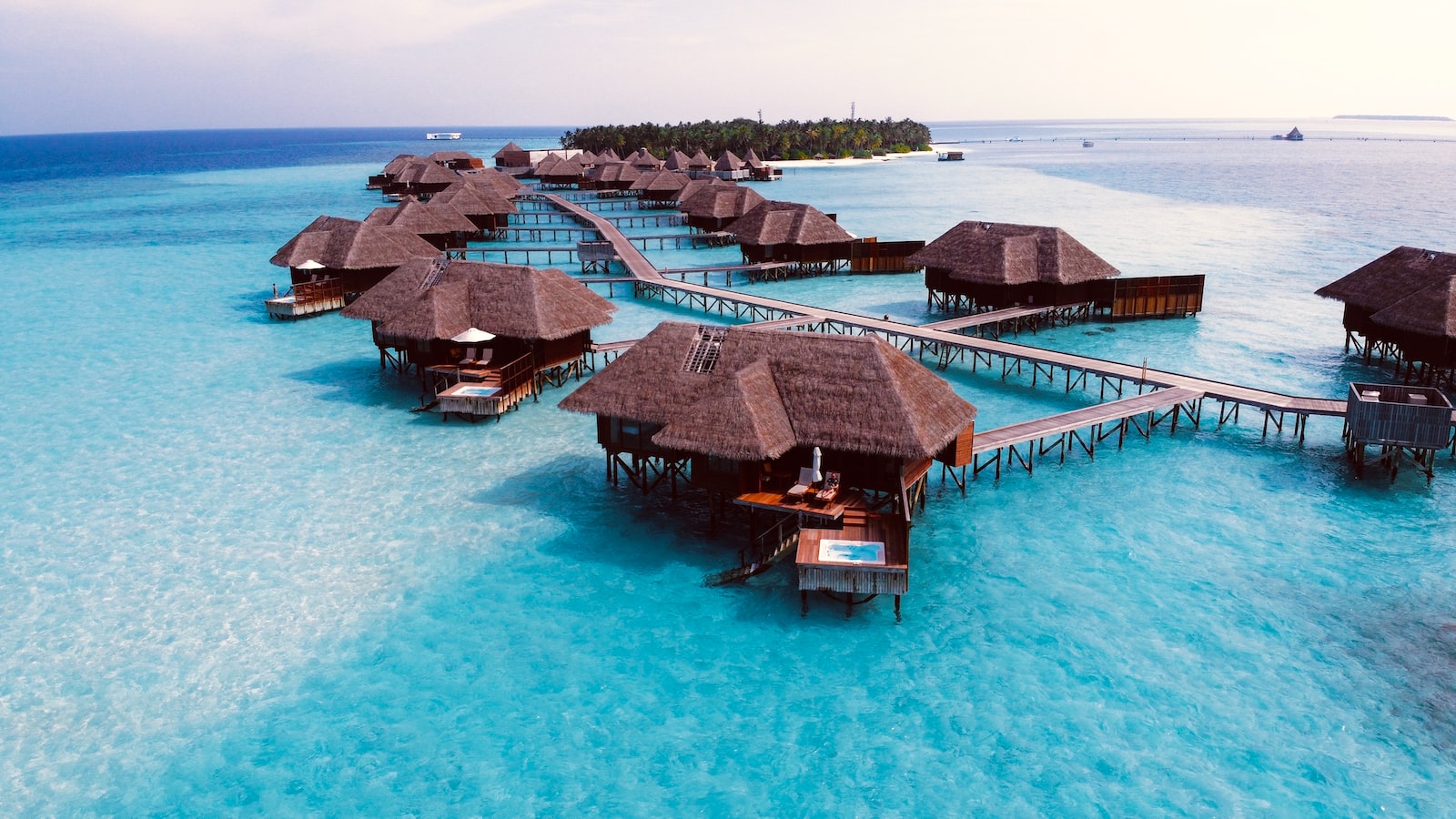 Ile się leci na Malediwy?