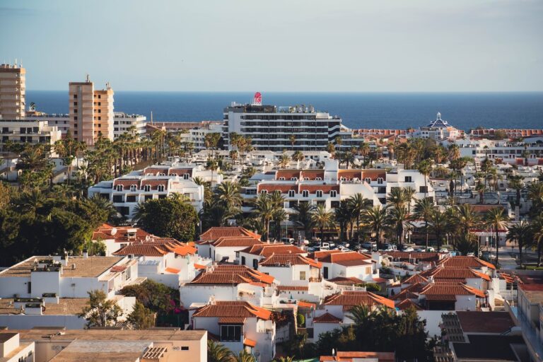 Wakacje na Teneryfie – Sprawdź ile trwa lot na Teneryfę 🇪🇸