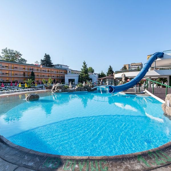 trakia-plaza-basen-aquapark-zjezdzalnia-826125645-600-600