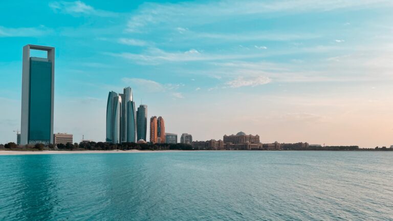 Abu Dhabi – pogoda. 🇦🇪 Sprawdź, kiedy jechać na wakacje do Abu Dhabi