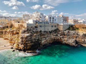 Polignano a Mare 🇮🇹 Pogoda, Atrakcje, Hotele, Plaże i wiele więcej