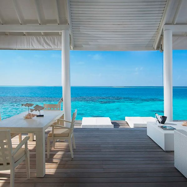Diamonds-Thudufushi-Beach-Water-Villas-odkryjwakacje-4