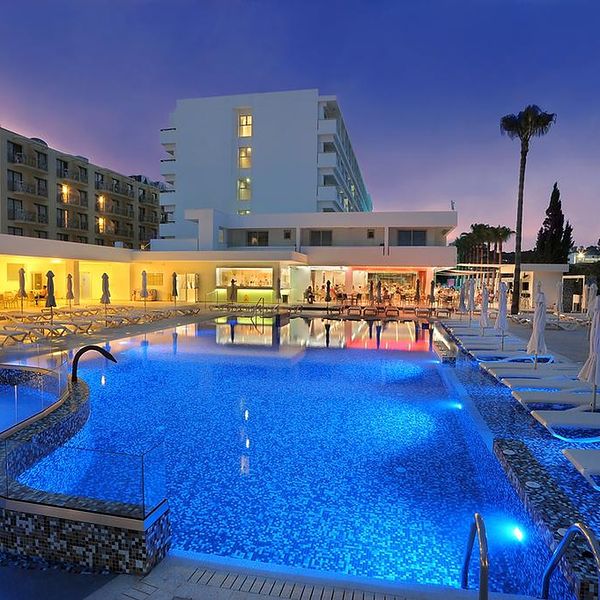 Hotel Nelia Beach w Cypr