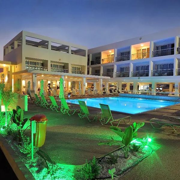 Hotel Nelia Gardens w Cypr