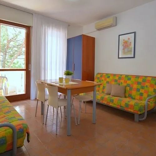 Hotel Passeggiata Lido Dei Pini - Apartamenty w Włochy
