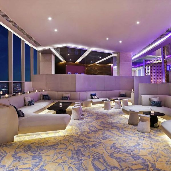 Hotel V Dubai Curio Collection by Hilton w Emiraty Arabskie