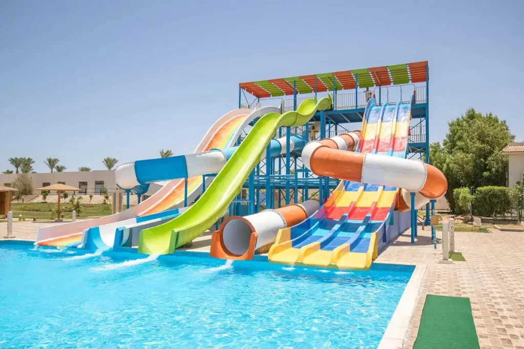Zjeżdżalnie w Long Beach Resort w Hurghada