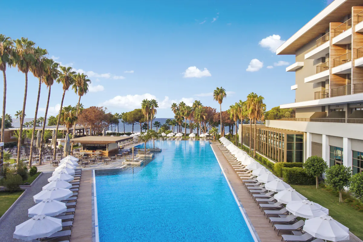 Acanthus & Cennet Barut Collection