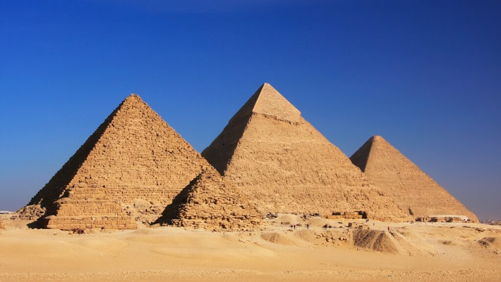 Z jakiego kurortu w Egipcie najbliżej do piramid