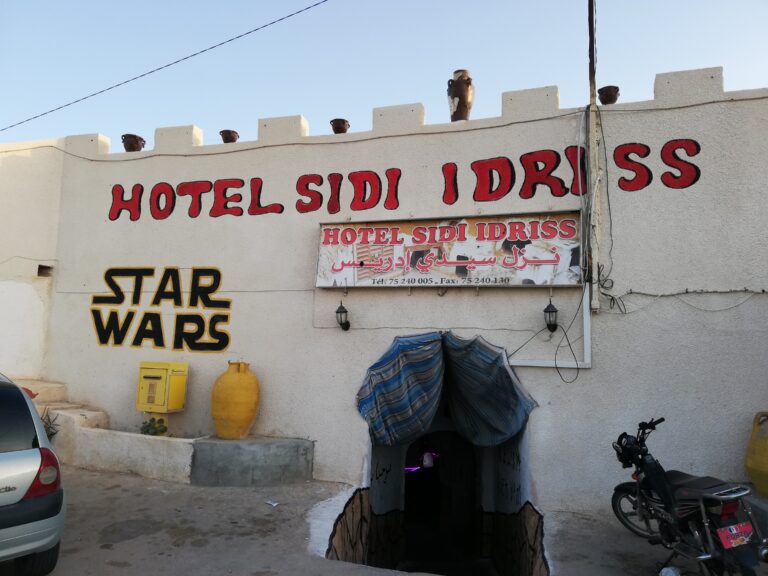 Hotel Sidi Idriss w Tunezji: Oaza dla Miłośników Sahary i Fanów Star Wars