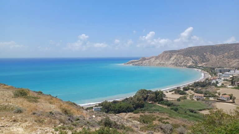 Plaża Pissouri Beach na Cyprze