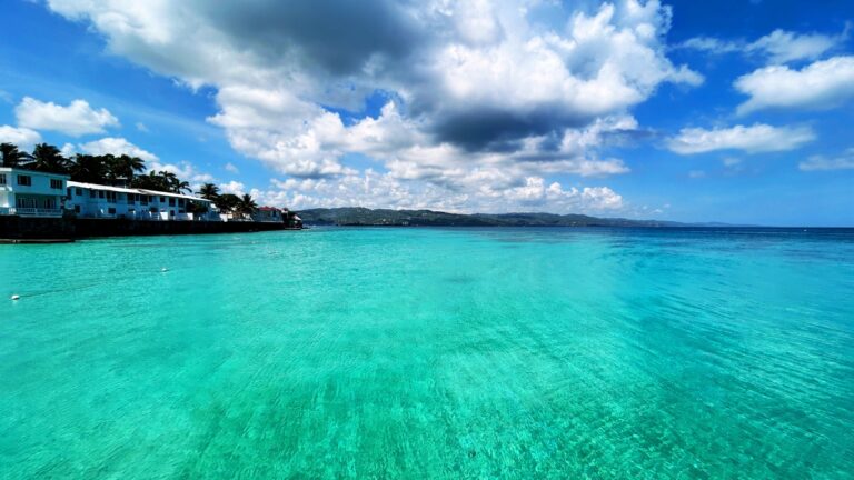 Plaża Doctor’s Cave Beach – Montego Bay, Jamajka