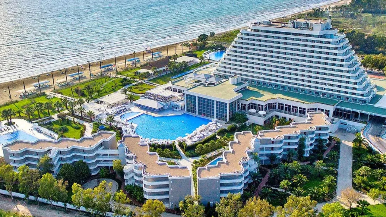 Hotel Palm Wings Ephesus z prywatną piaszczystą plażą w Turcji