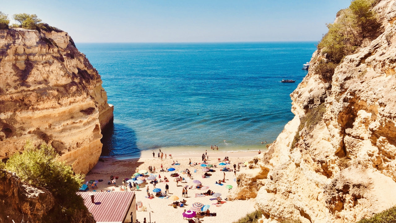 Jedna z najpiękniejszych plaż w Portugalii - Praia da Marinha