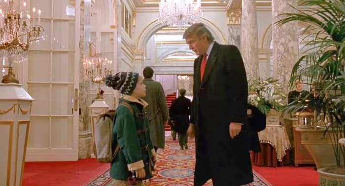 Kevin pyta Donalda Trumpa o drogę - Plaza Hotel