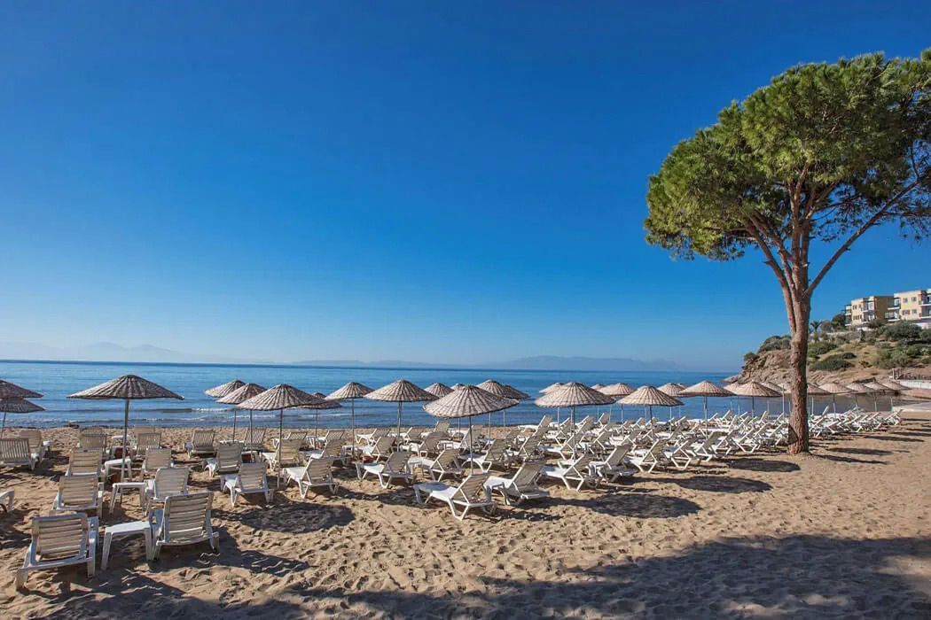 aria claros beach and spa resort plaza 1488245744 1200 800