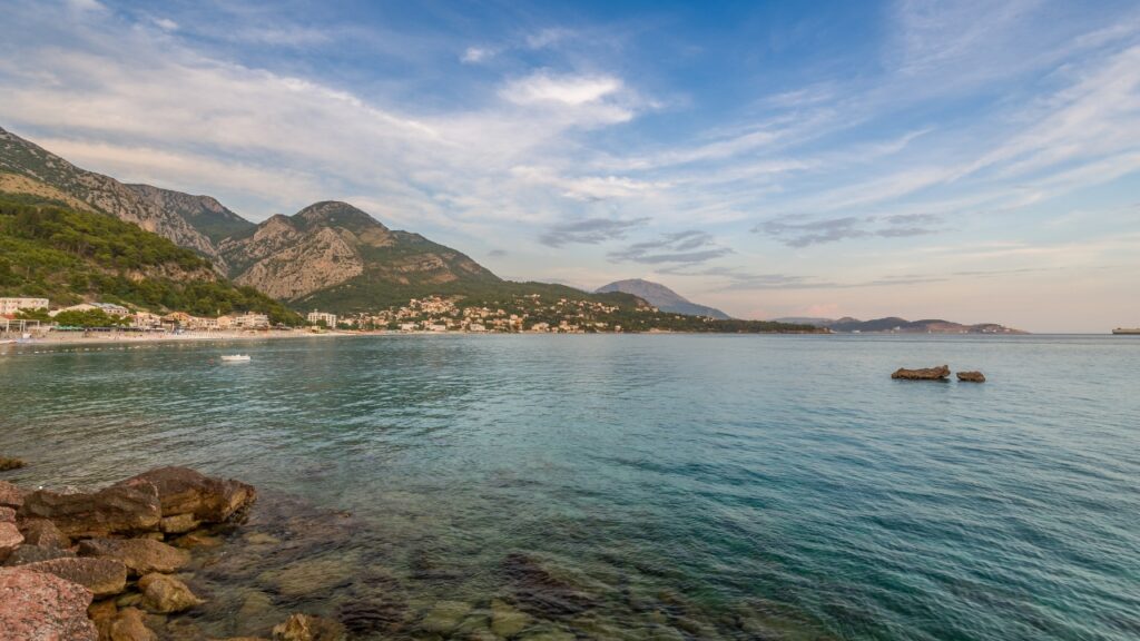 Plaża Sutomore Beach w Czarnogórze – co warto wiedzieć?