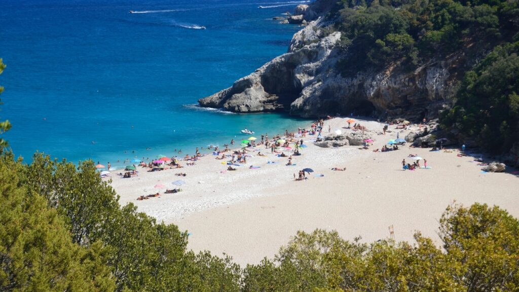 Plaża Cala Sisine na Sardynii – najważniejsze informacje
