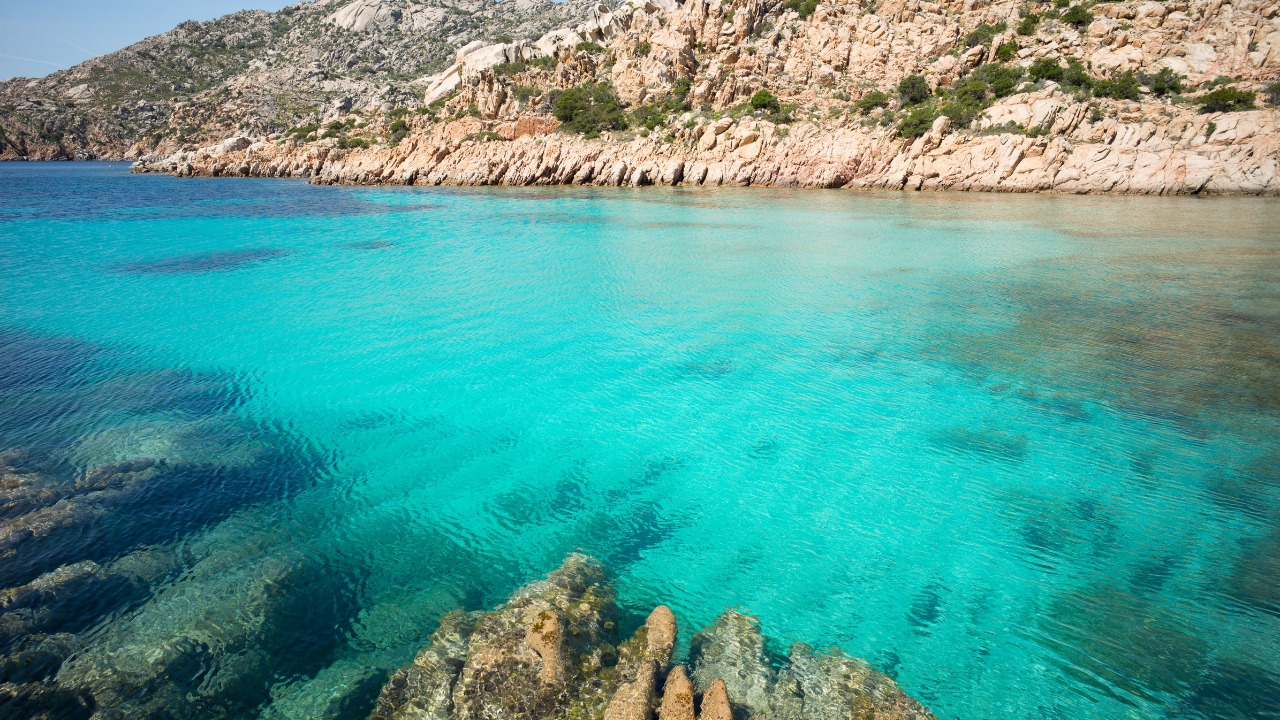 Gdzie znajduje się plaża Cala Coticcio?