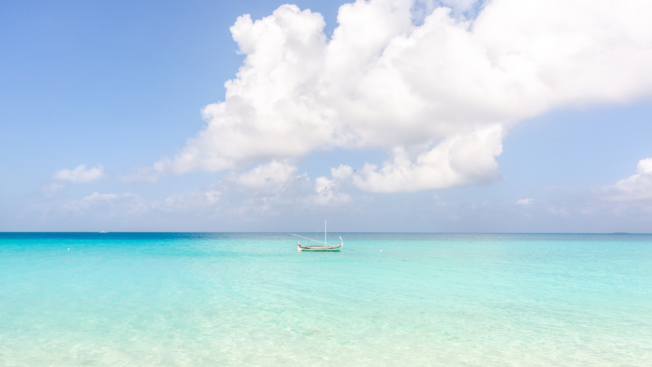 Gdzie znajduje się plaża Dhigurah?