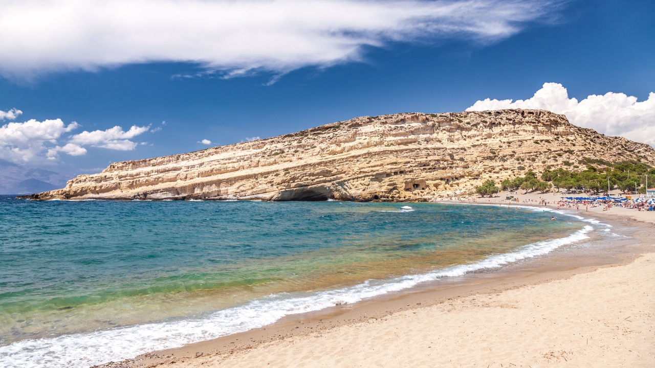Gdzie znajduje się plaża Matala Beach?