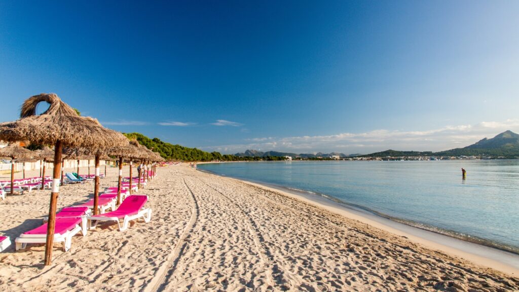 Plaża Alcudia Beach na Majorce – co warto wiedzieć? Najważniejsze informacje