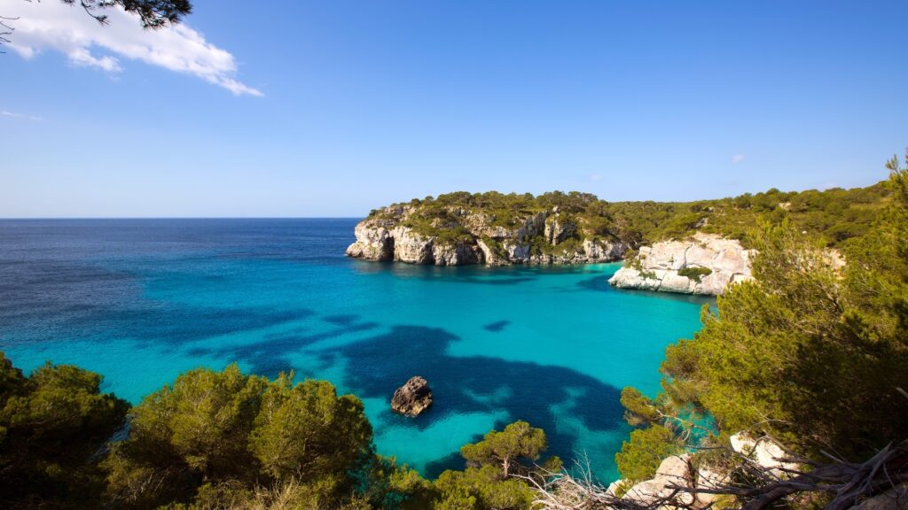 Plaża Cala Macarella na Minorce – najważniejsze informacje