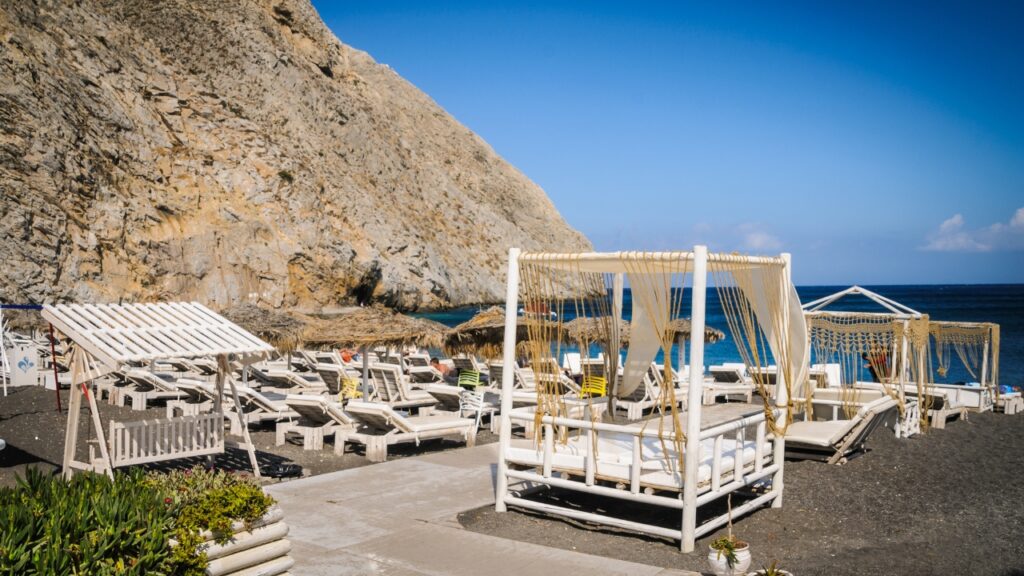 Plaża Perissa Beach na Santorini – co warto wiedzieć