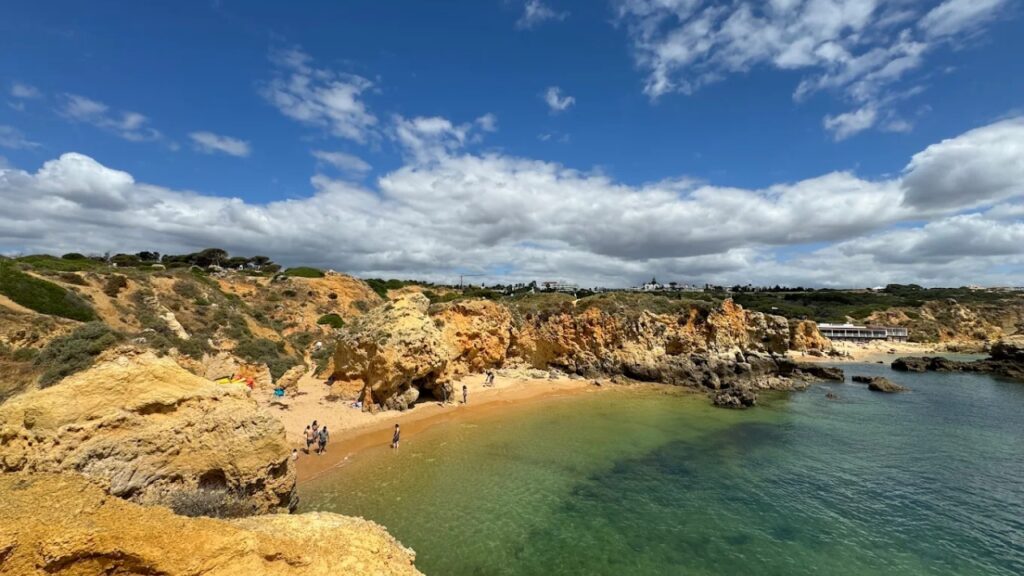 Plaża Praia de São Rafael w Portugalii – co warto wiedzieć? Najważniejsze informacje