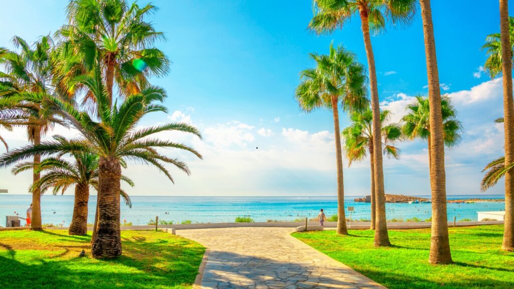 Ile trwa lot do Ayia Napa? Sprawdź ile leci się do Ayia Napa