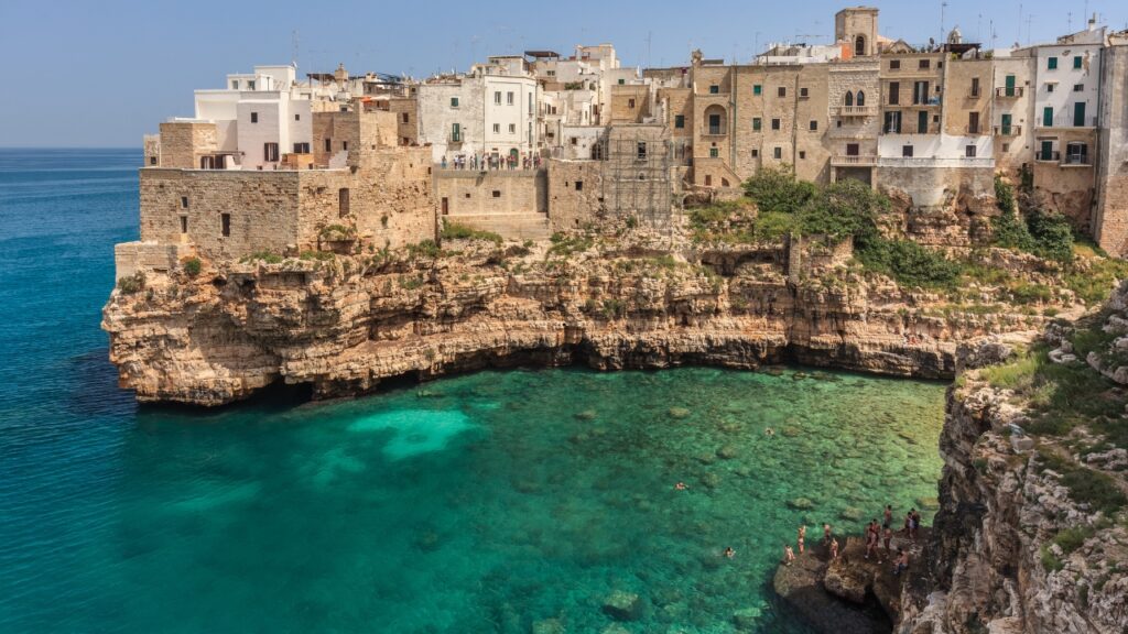 Ile trwa lot do Bari? Sprawdź ile leci się do Bari z Polski