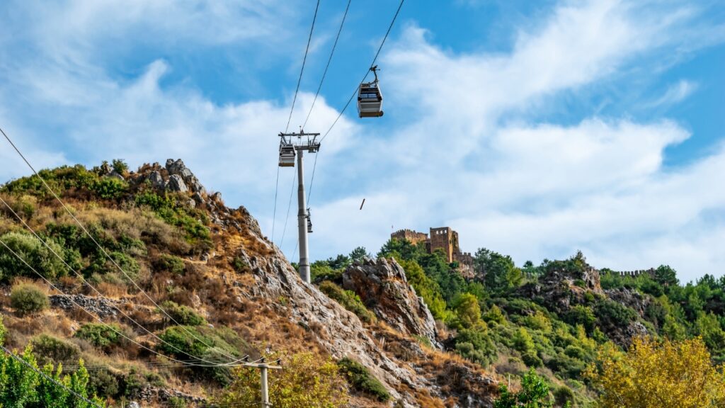Kolejka linowa Teleferik w Alanyi – widokowa atrakcja z panoramą na miasto