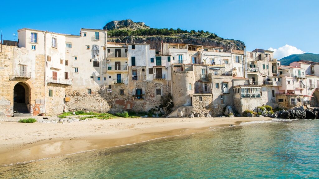 Plaża Cefalù na Sycylii – najważniejsze informacje