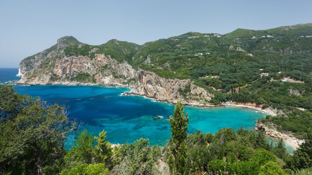 Plaża Paleokastritsa na Korfu – co warto wiedzieć? Najważniejsze informacje