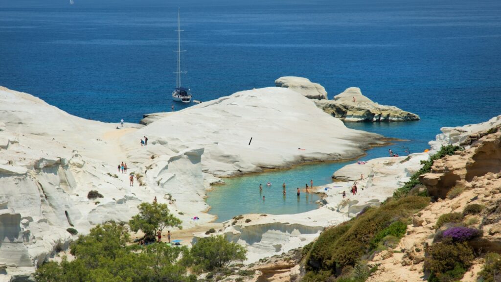 Plaża Sarakino Beach w Grecji – co warto wiedzieć? Najważniejsze informacje