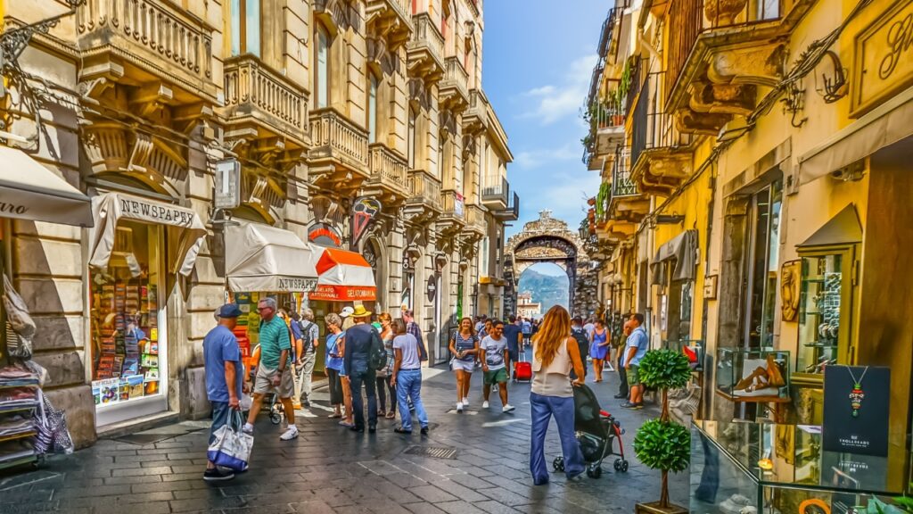 Corso Umberto w Taorminie – co zobaczyć, gdzie zjeść, zakupy i spacer. Praktyczny przewodnik