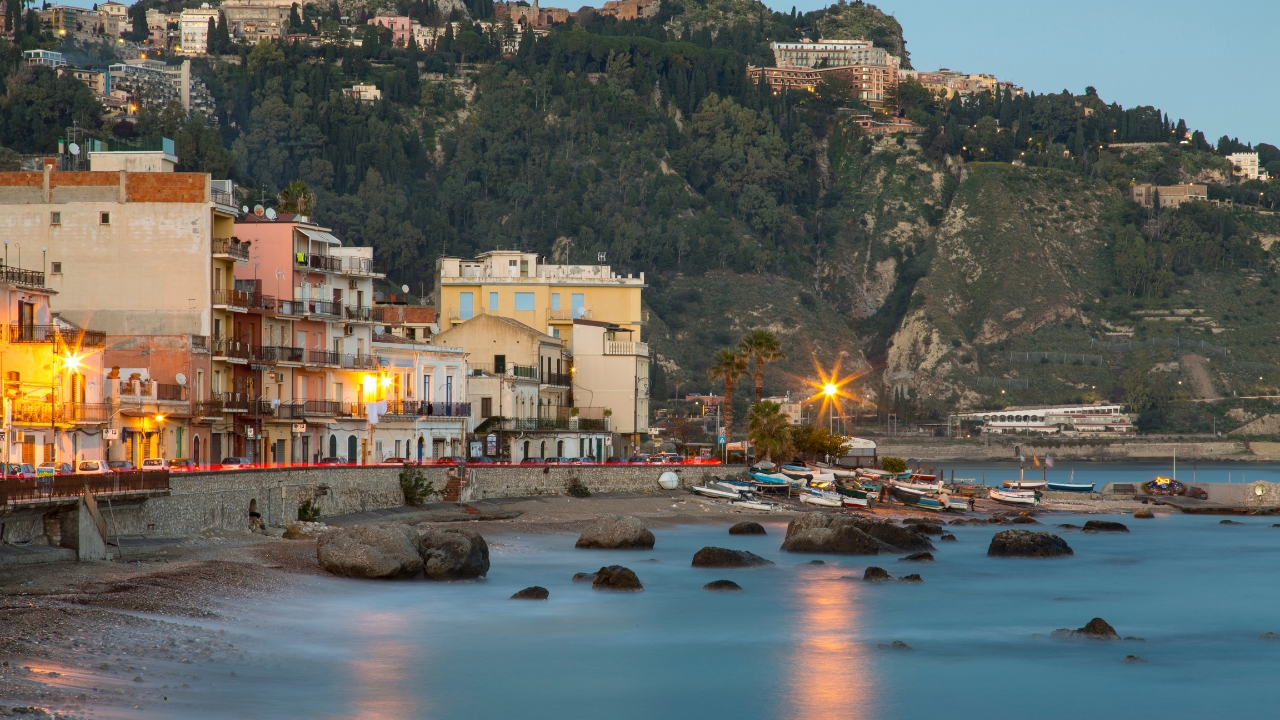 Czy warto wybrać Giardini Naxos na wakacje?