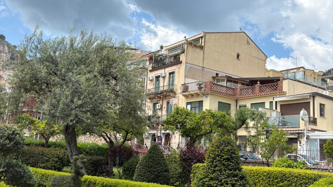 Dlaczego warto odwiedzić Villa Comunale?