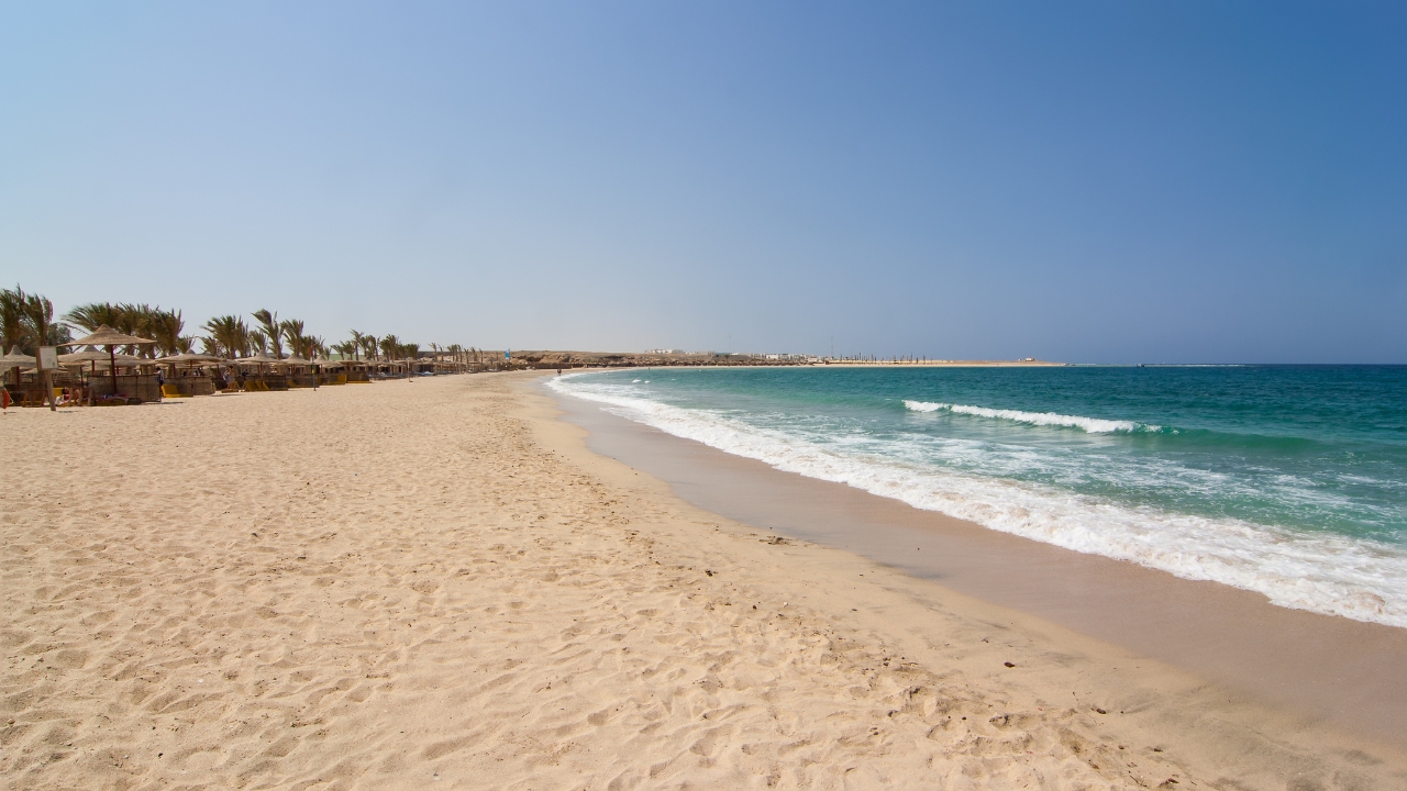 Gdzie znajduje się plaża Abu Dabbab Beach?
