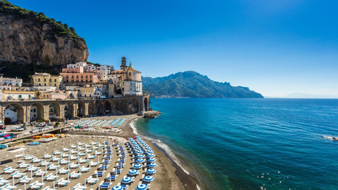 Gdzie znajduje się plaża Atrani Beach?