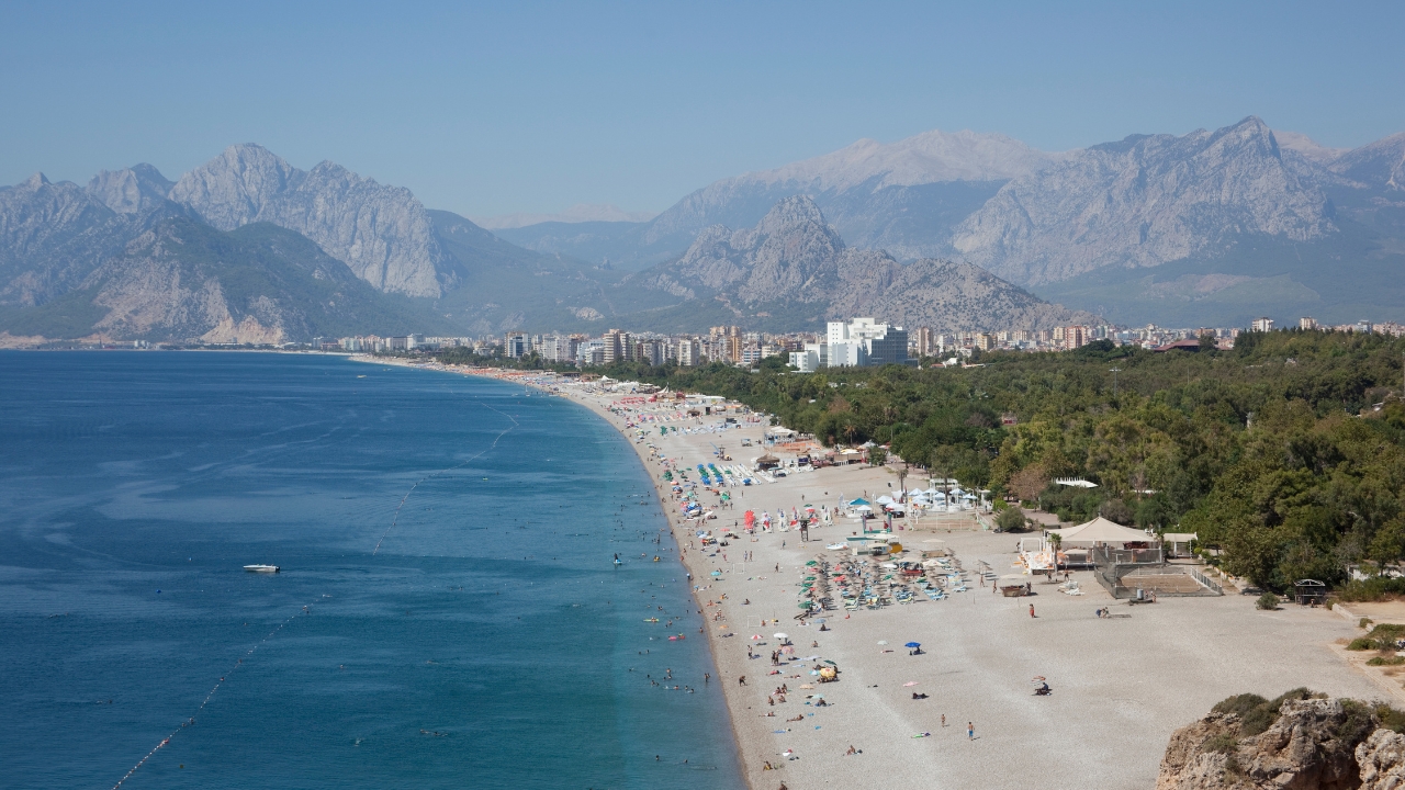 Gdzie znajduje się plaża Konyaalti?