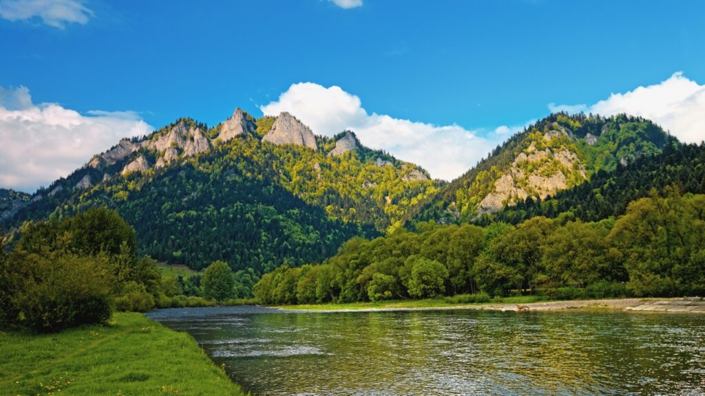 Gdzie leżą Pieniny? Sprawdź lokalizację, atrakcje i wszystko, co musisz wiedzieć